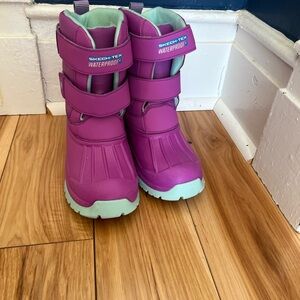 Preowned bearly used US 2 for girls can be worn in -20 degree Fahrenheit.